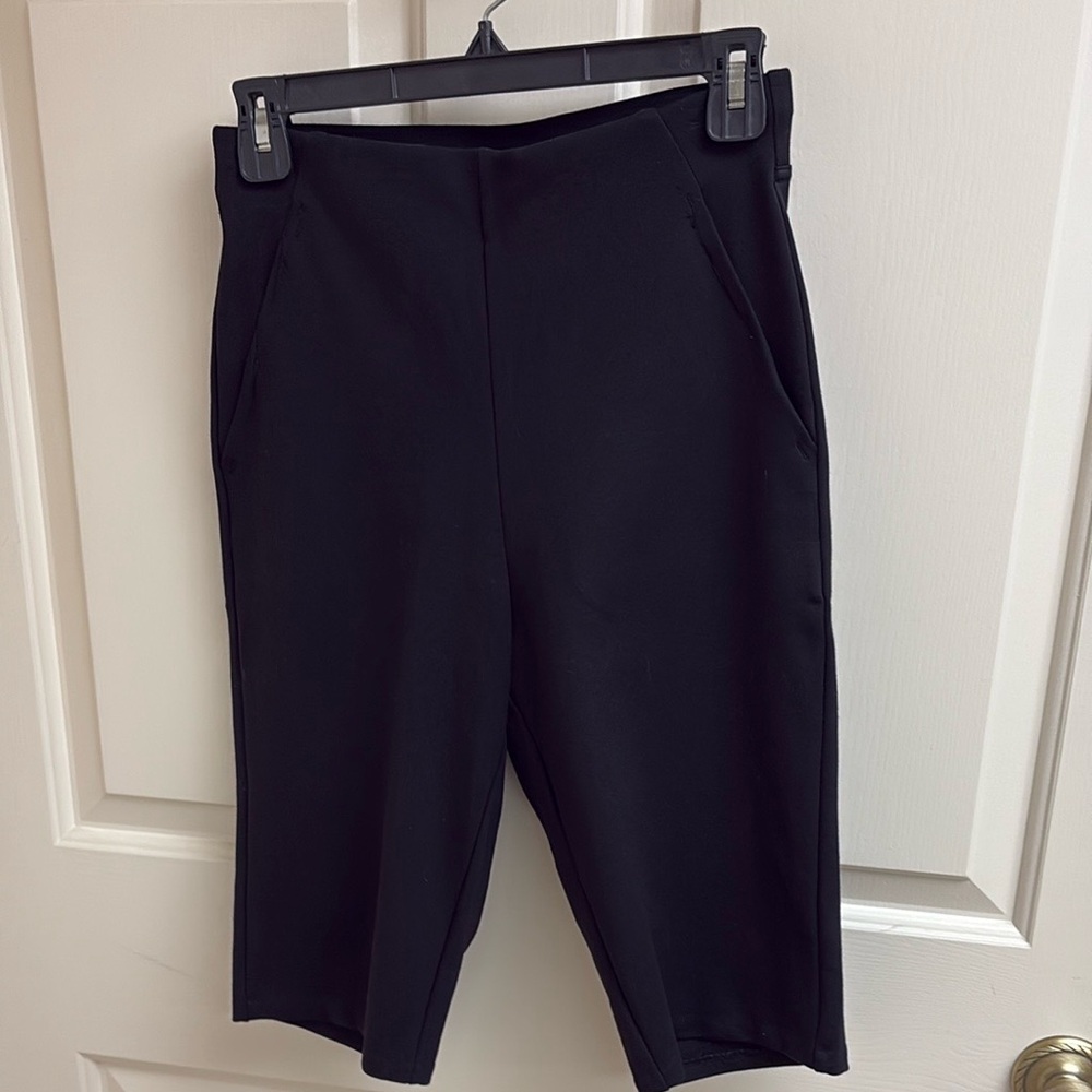 NWOT BLACK HUE SHORTS, Size S